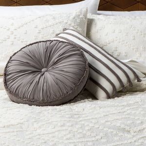 2 NWT decorative pillows